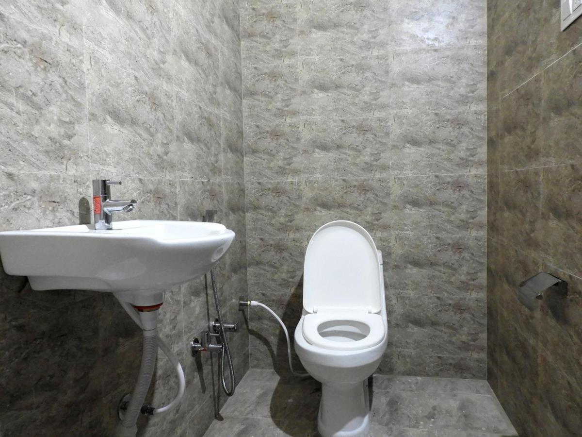 Hotel Somnath Daksh Luaran gambar