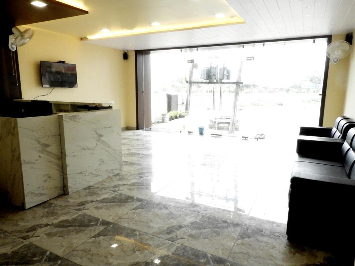 Hotel Somnath Daksh Luaran gambar