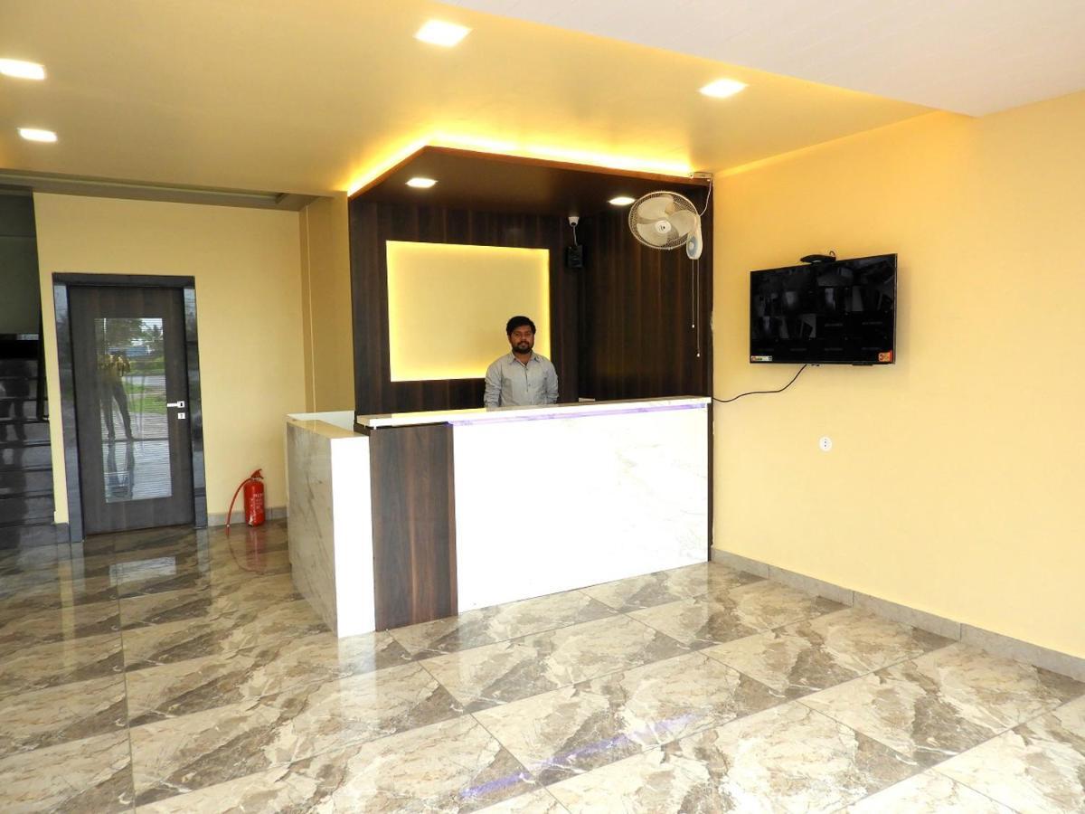 Hotel Somnath Daksh Luaran gambar